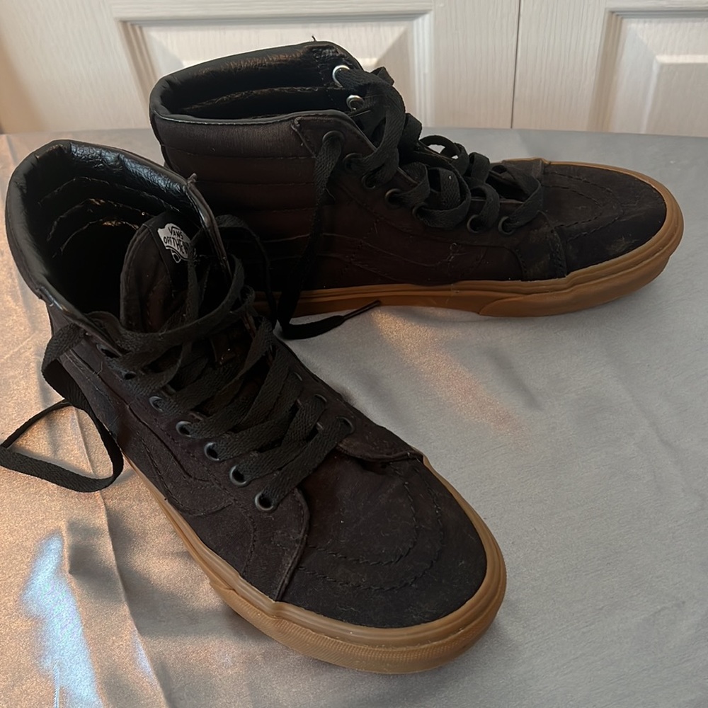 Vans Men's Size 6. Black High-Top Sneakers with Gum Sole - Picture 3 of 7